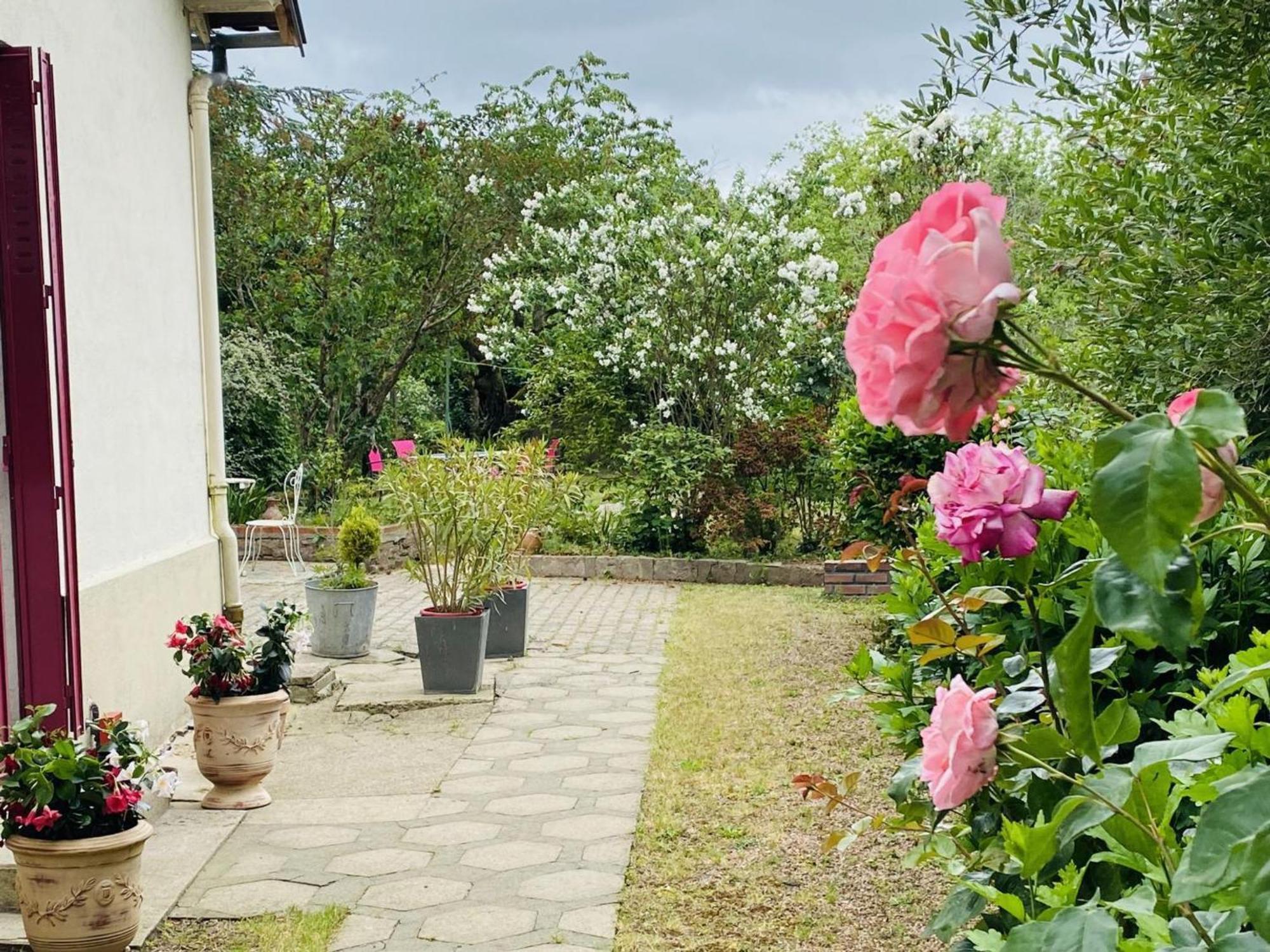 Charmante Maison Avec Jardin En Face Du Parc, Proche Commerces Et Attractions Touristiques - Fr-1-489-333 * Moulins (Allier)