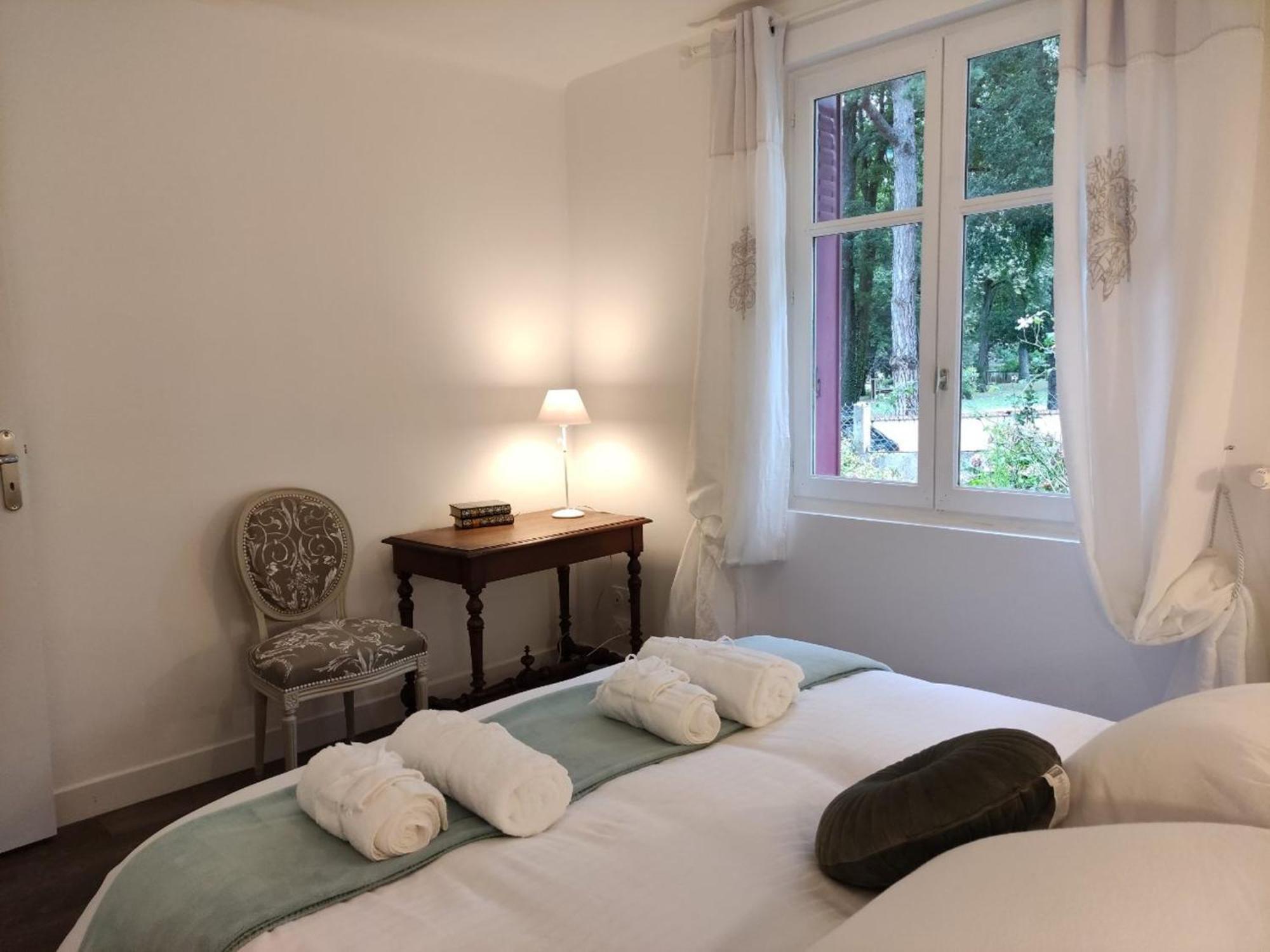 Charmante Maison Avec Jardin En Face Du Parc, Proche Commerces Et Attractions Touristiques - Fr-1-489-333 * Moulins (Allier)