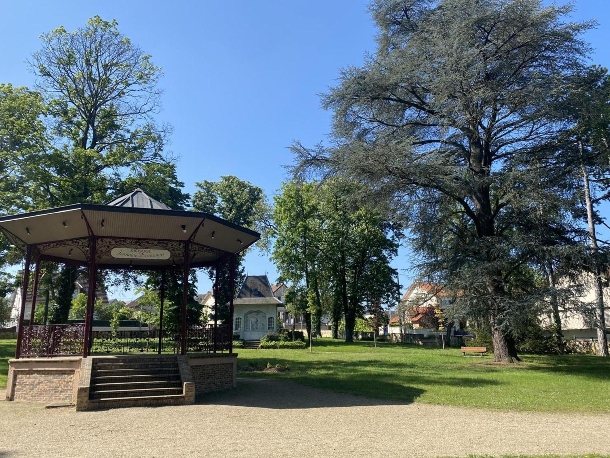 Vakantiehuis Charmante Maison Avec Jardin En Face Du Parc, Proche Commerces Et Attractions Touristiques - Fr-1-489-333 Moulins (Allier)