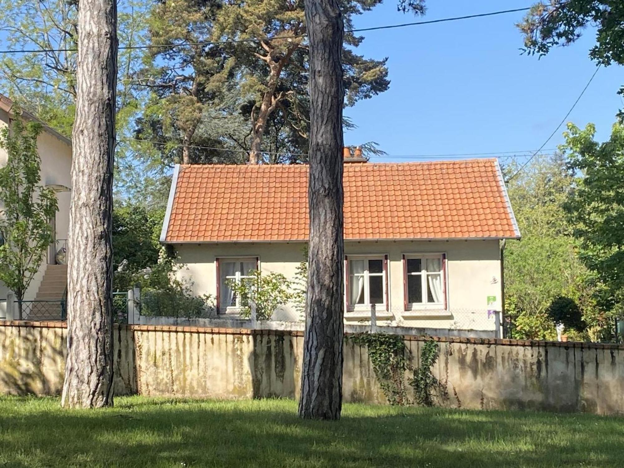Holiday home Charmante Maison Avec Jardin En Face Du Parc, Proche Commerces Et Attractions Touristiques - Fr-1-489-333 Moulins (Allier)